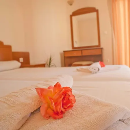 Aparthotel Semiramis 2*