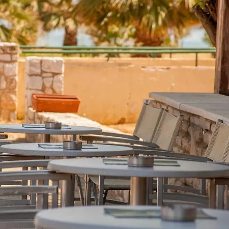 Aparthotel Semiramis 2*